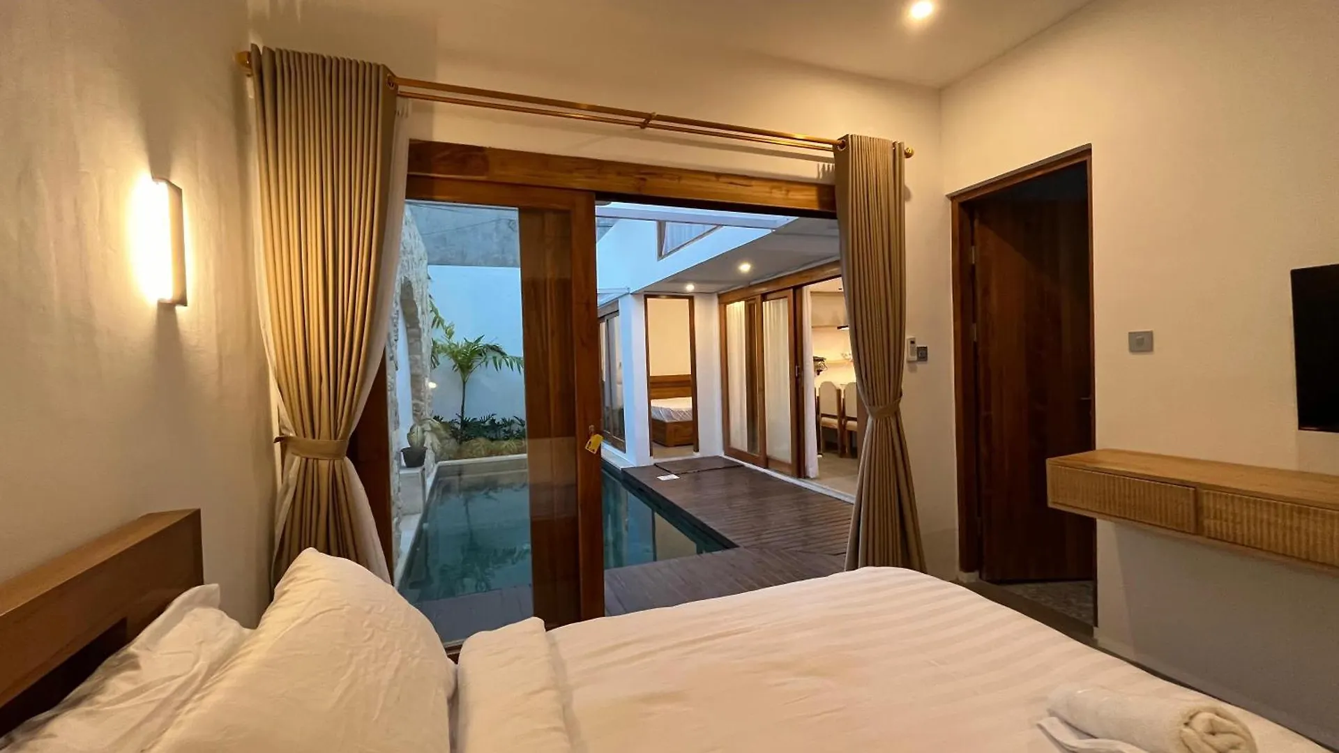Della Rossa Villa Seminyak