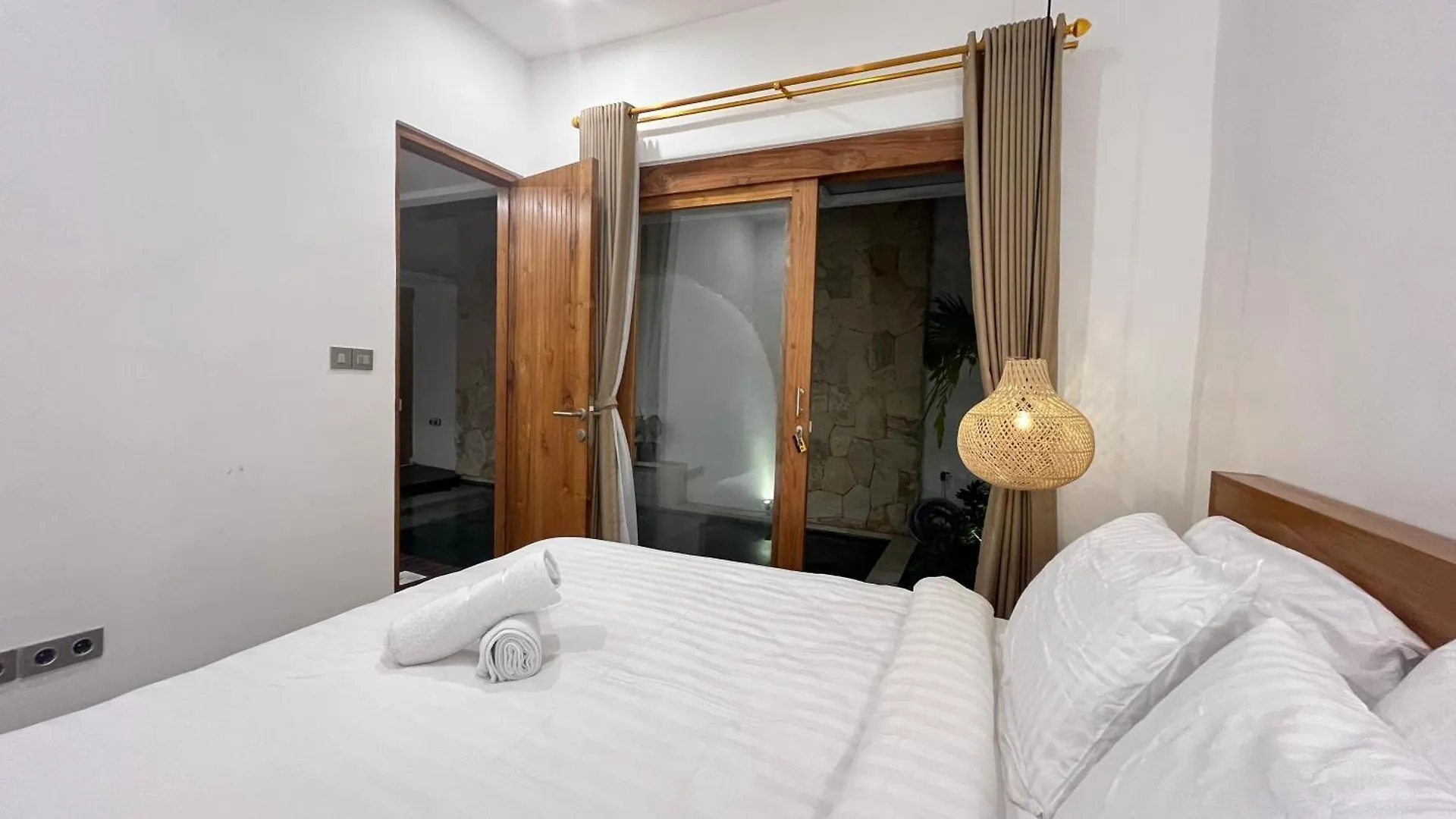 Della Rossa Villa Seminyak